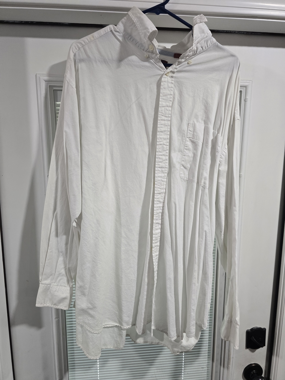 2XL Casuals Men's White Long-Sleeve Button-Down Shirt